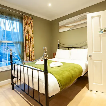 Clifford House - 4 Bed Within The Walls *