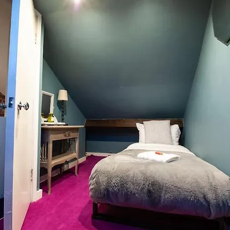 Nyaraló Clifford House - 4 Bed Within The Walls