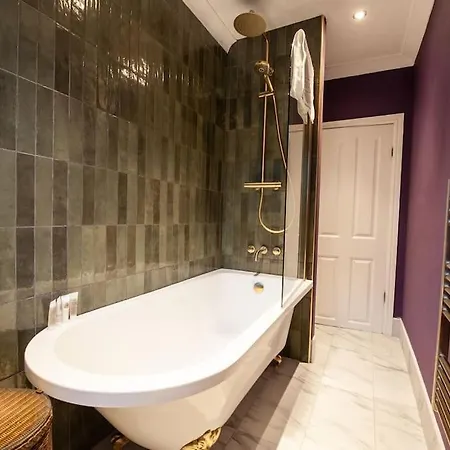 Clifford House - 4 Bed Within The Walls