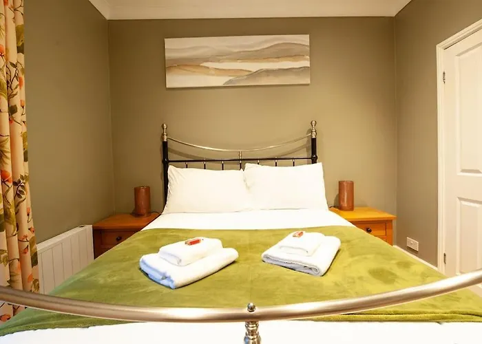 Vakantiehuis Clifford House - 4 Bed Within The Walls *