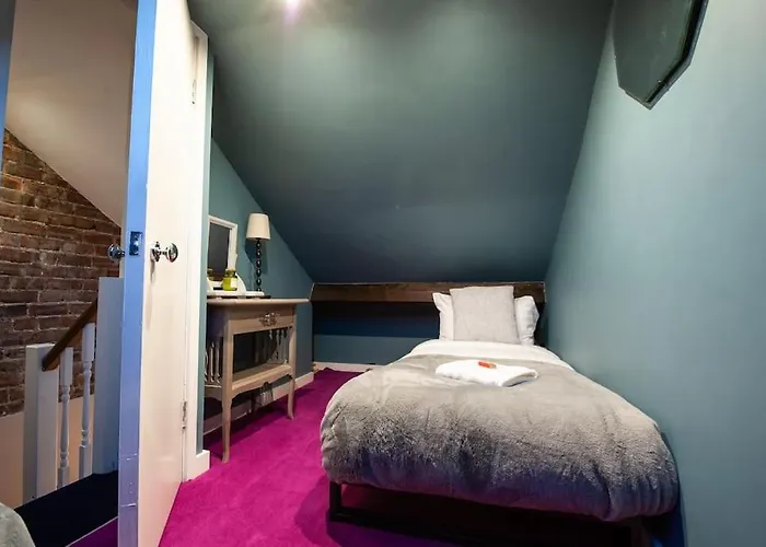 Vakantiehuis Clifford House - 4 Bed Within The Walls