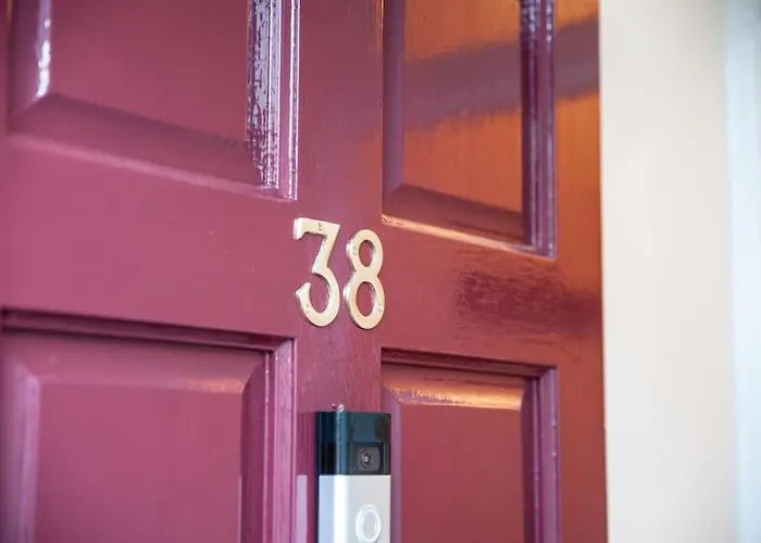 Clifford House - 4 Bed Within The Walls *