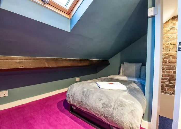 Vakantiehuis Clifford House - 4 Bed Within The Walls