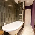 Clifford House - 4 Bed Within The Walls