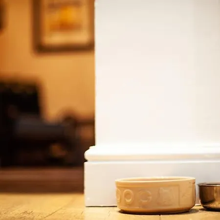 Clifford House - 4 Bed Within The Walls Hébergement de vacances *