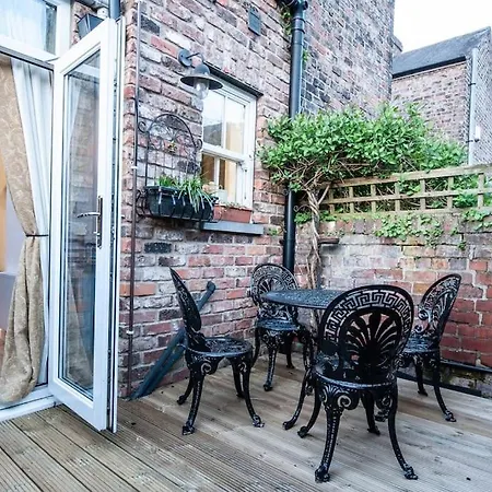 Clifford House - 4 Bed Within The Walls Hébergement de vacances York