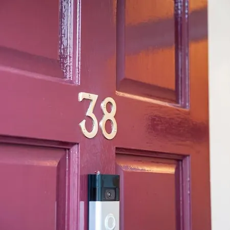 Clifford House - 4 Bed Within The Walls *