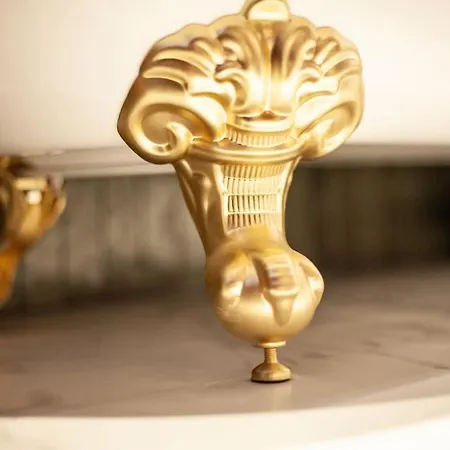 Clifford House - 4 Bed Within The Walls Hébergement de vacances *