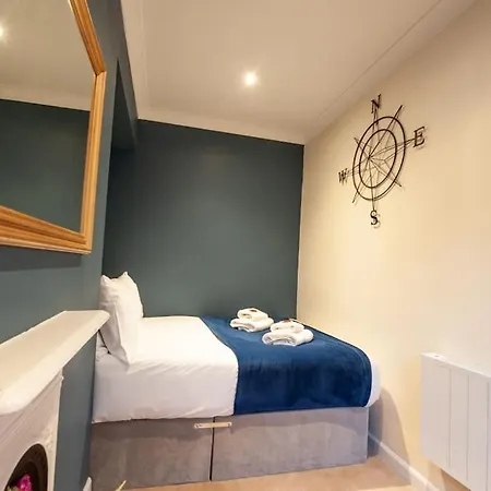 Clifford House - 4 Bed Within The Walls Hébergement de vacances