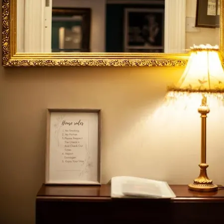 Clifford House - 4 Bed Within The Walls Hébergement de vacances *